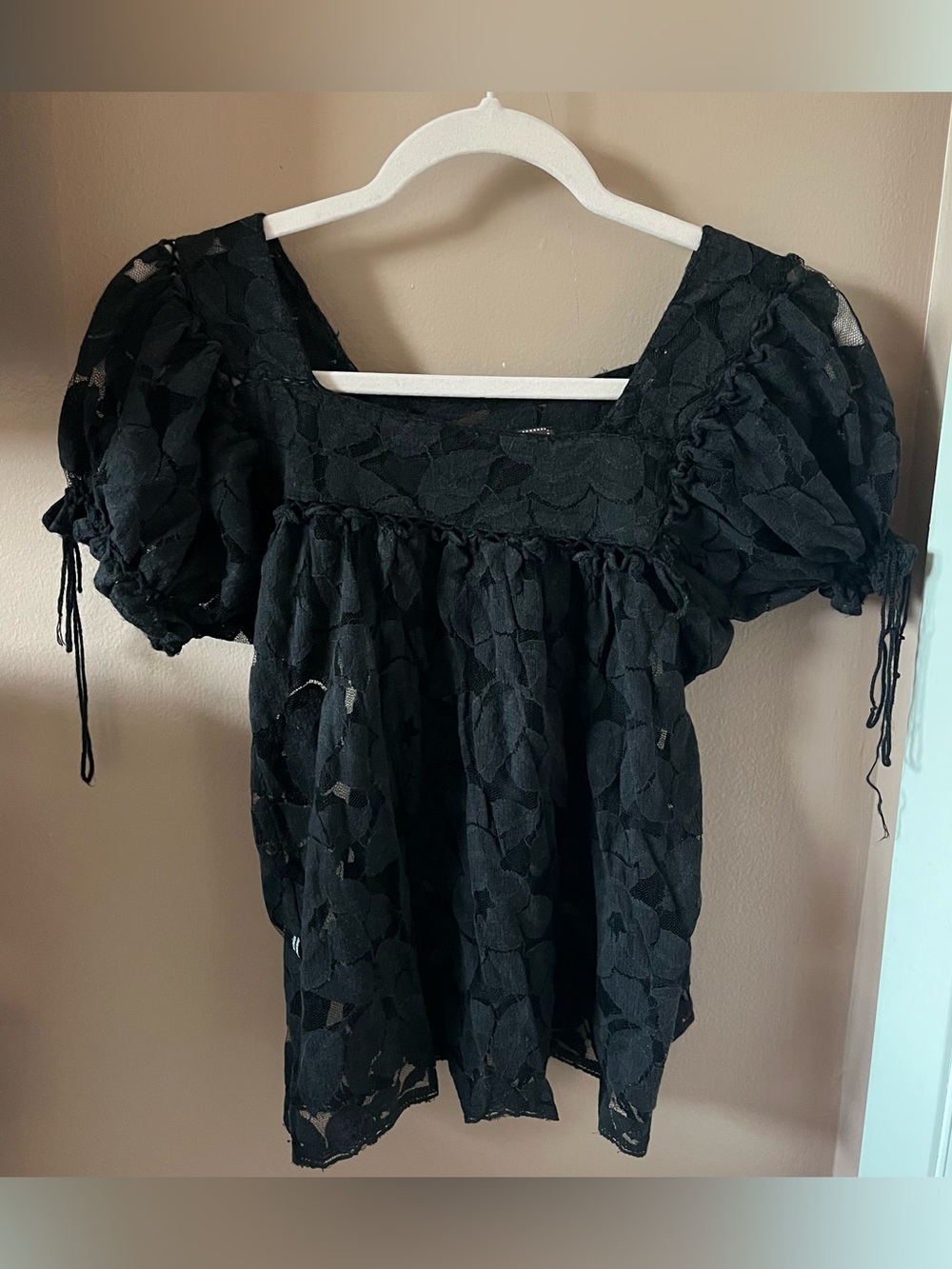 Vintage 90s Y2K Black Floral Lace Sheer Puff Sleeve Lightweight Blouse